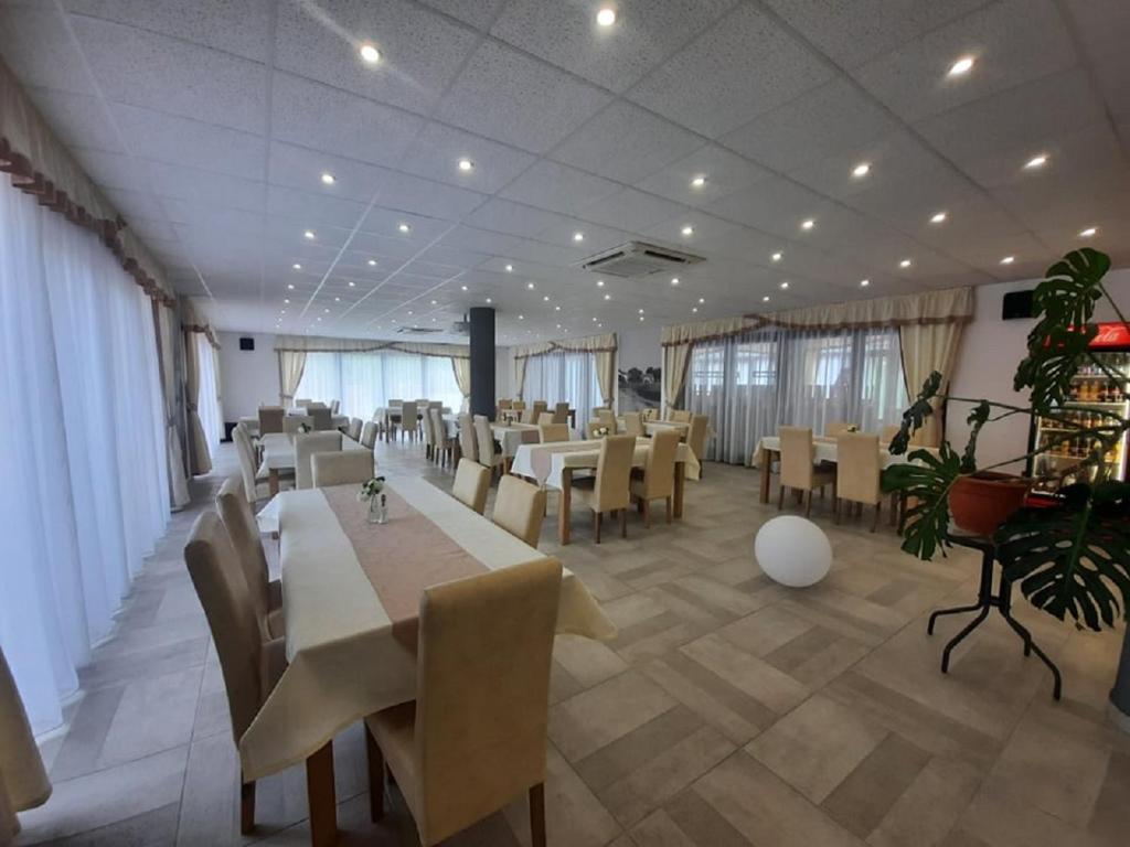 Restaurace v ubytování Csónak Vendégház