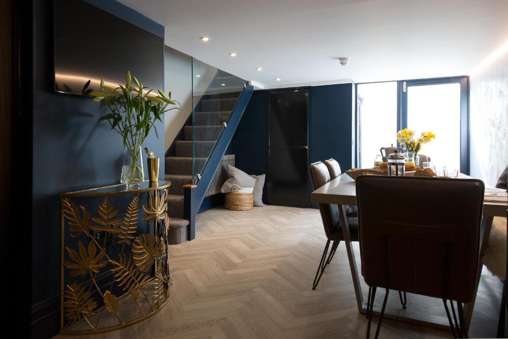 Jewel of Kemptown - luxury townhouse, sleeps 9