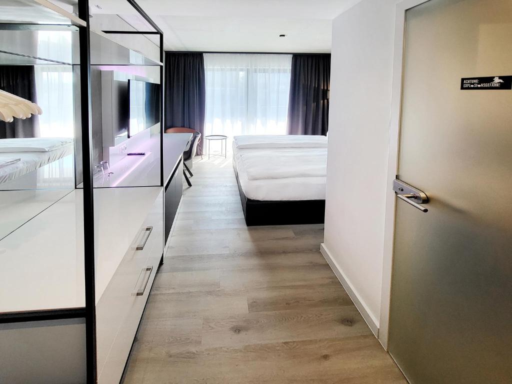 Postel nebo postele na pokoji v ubytování DORMERO Hotel Aschaffenburg