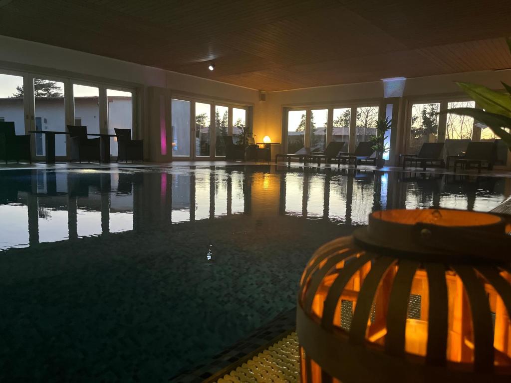 Bazén v ubytování Fröjel Resort & Spa nebo v jeho okolí