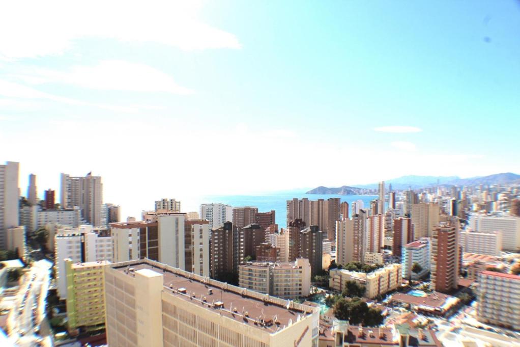 Nespecifikovaný výhled na destinaci Benidorm nebo výhled na město při pohledu z apartmánu