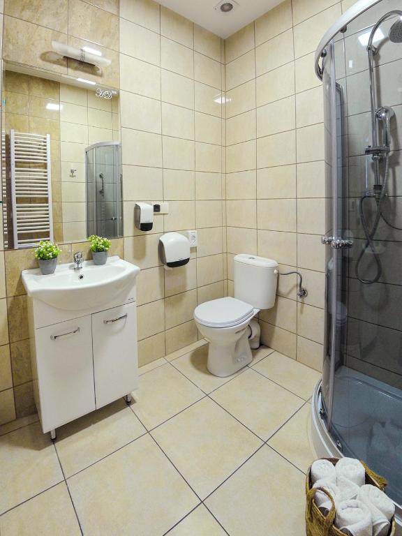 Koupelna v ubytování Hotel Dąbrowski