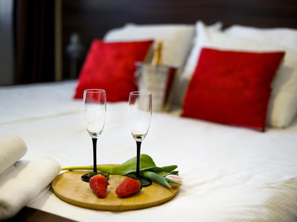 Postel nebo postele na pokoji v ubytování Hotel Dąbrowski