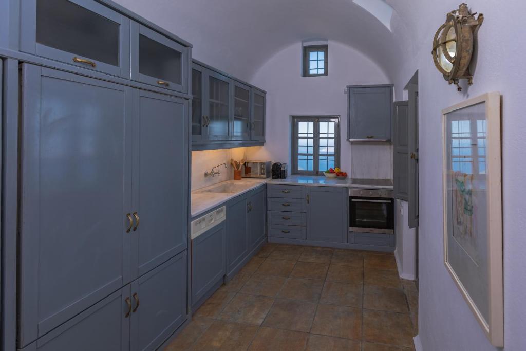 Kuchnia lub aneks kuchenny w obiekcie Azure Villa Santorini