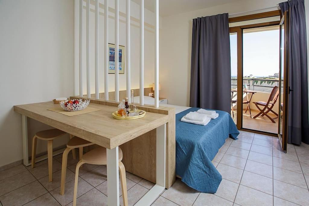 Postel nebo postele na pokoji v ubytování Piranthou Studios & Apartments