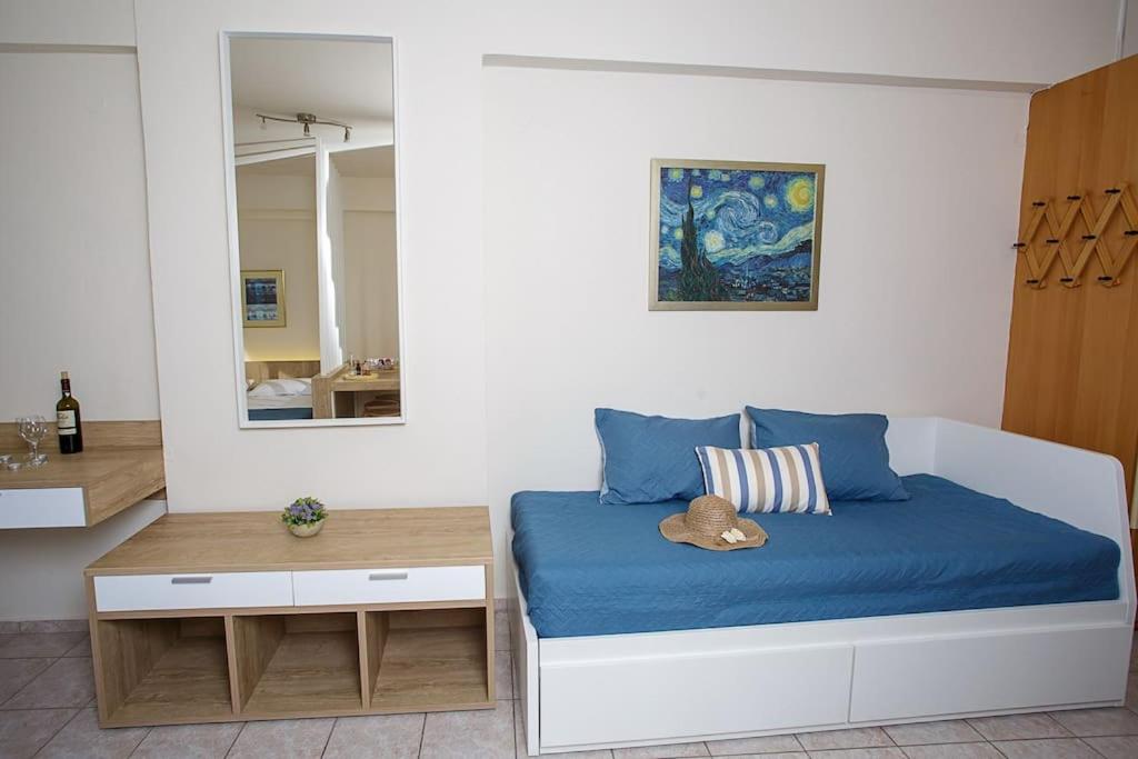 Postel nebo postele na pokoji v ubytování Piranthou Studios & Apartments