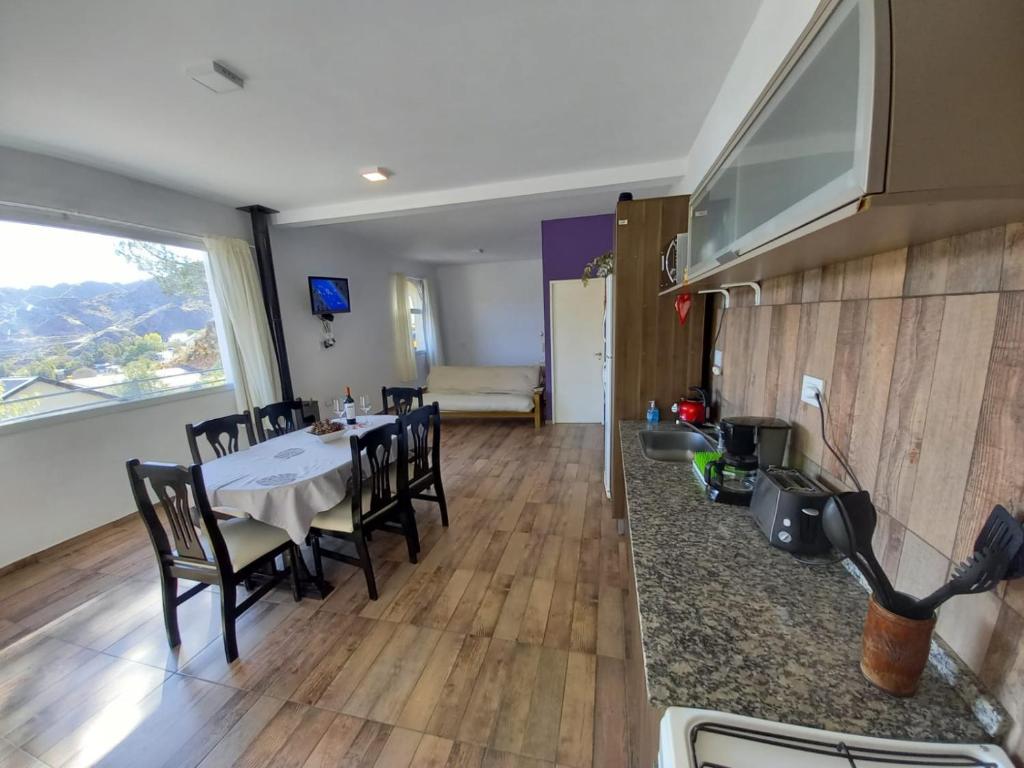 Kuchyň nebo kuchyňský kout v ubytování Casa Las Lavandas - LOS REYUNOS