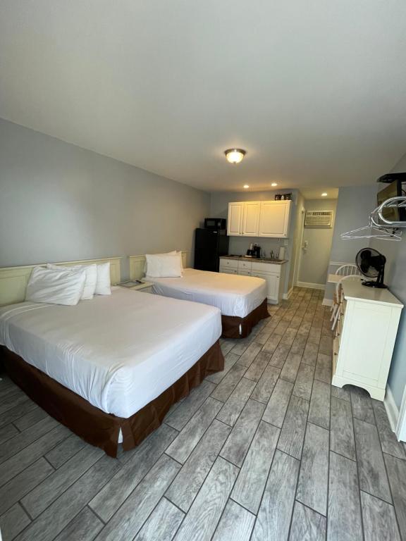 Postel nebo postele na pokoji v ubytování Rio Motel and Suites Wildwood Beach & Boardwalk