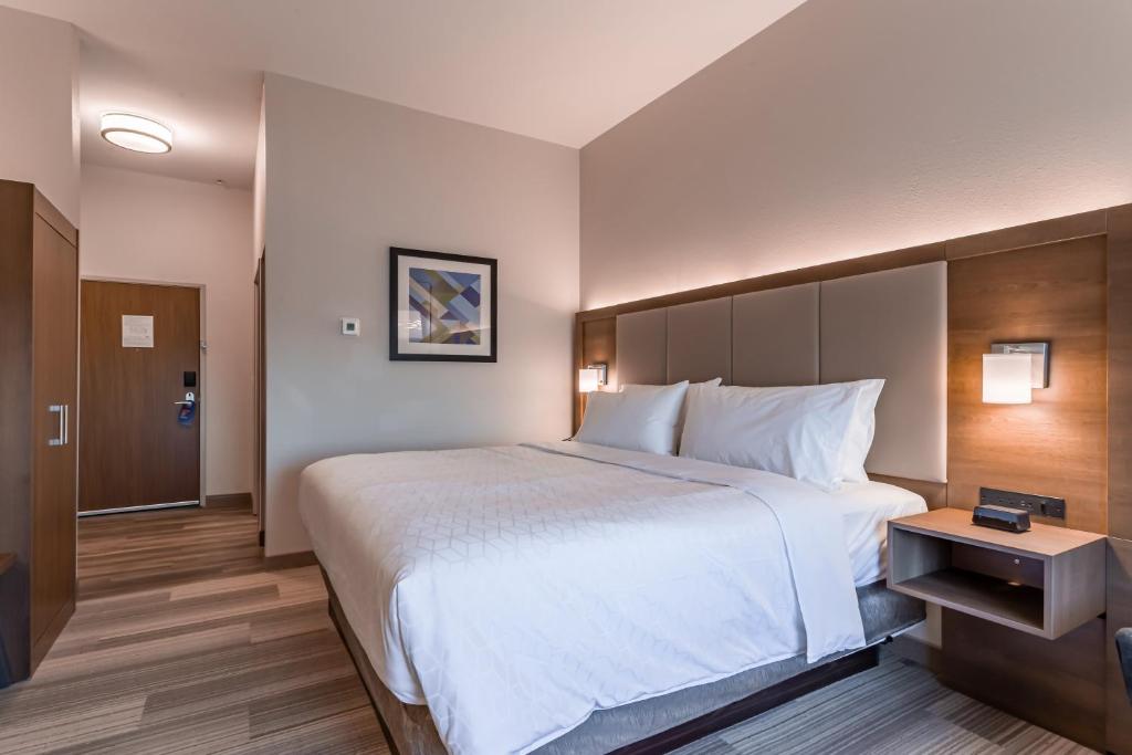 Holiday Inn Express & Suites - Columbus - Worthington, an IHG Hotel - 