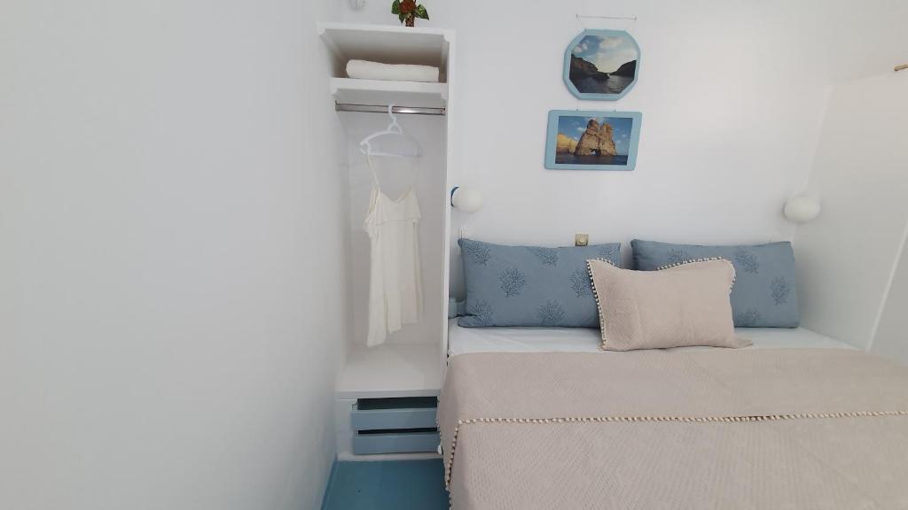 Postel nebo postele na pokoji v ubytování Aphrodite of Milos
