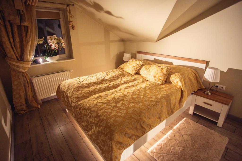 Posteľ alebo postele v izbe v ubytovaní Apartament SWEET Ustroń