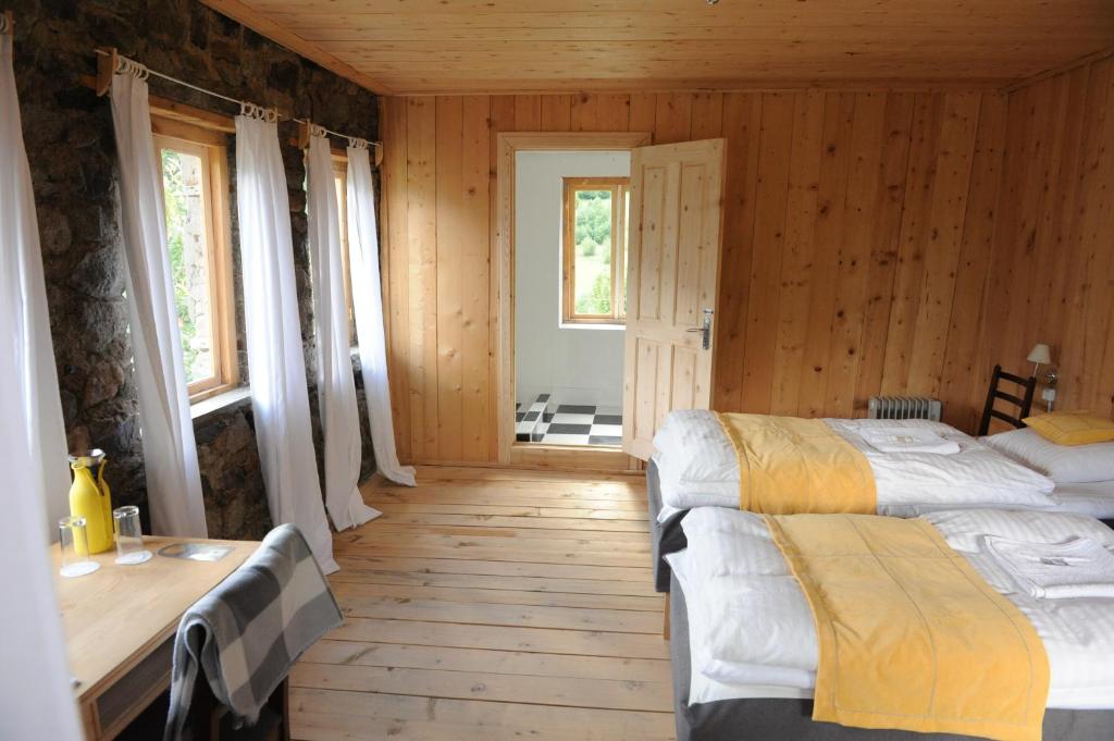 Postel nebo postele na pokoji v ubytování Grand Hotel Ushba