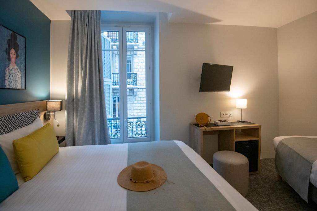 Postel nebo postele na pokoji v ubytování Bristol Nice