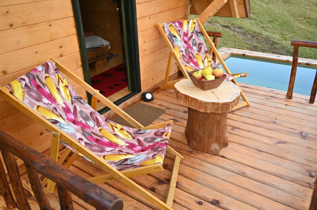 Bazén v ubytování Eko Katun Bungalows Jelovica nebo v jeho okolí