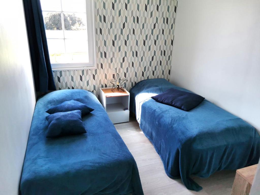 Tempat tidur dalam kamar di Maison - Piscine chauffee avril-septembre