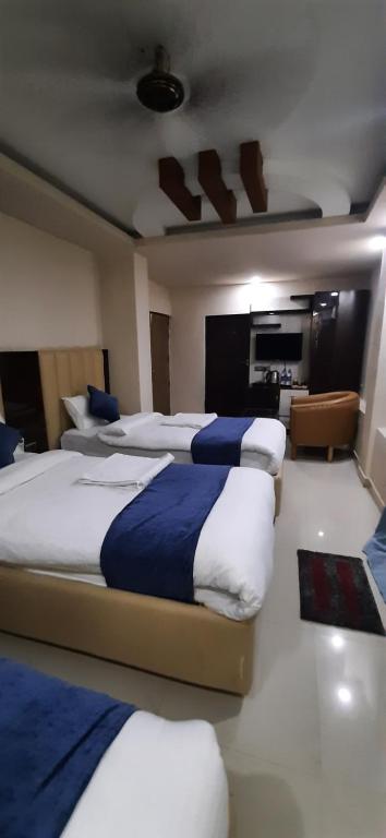 Postel nebo postele na pokoji v ubytování Hotel Sara PVT LTD