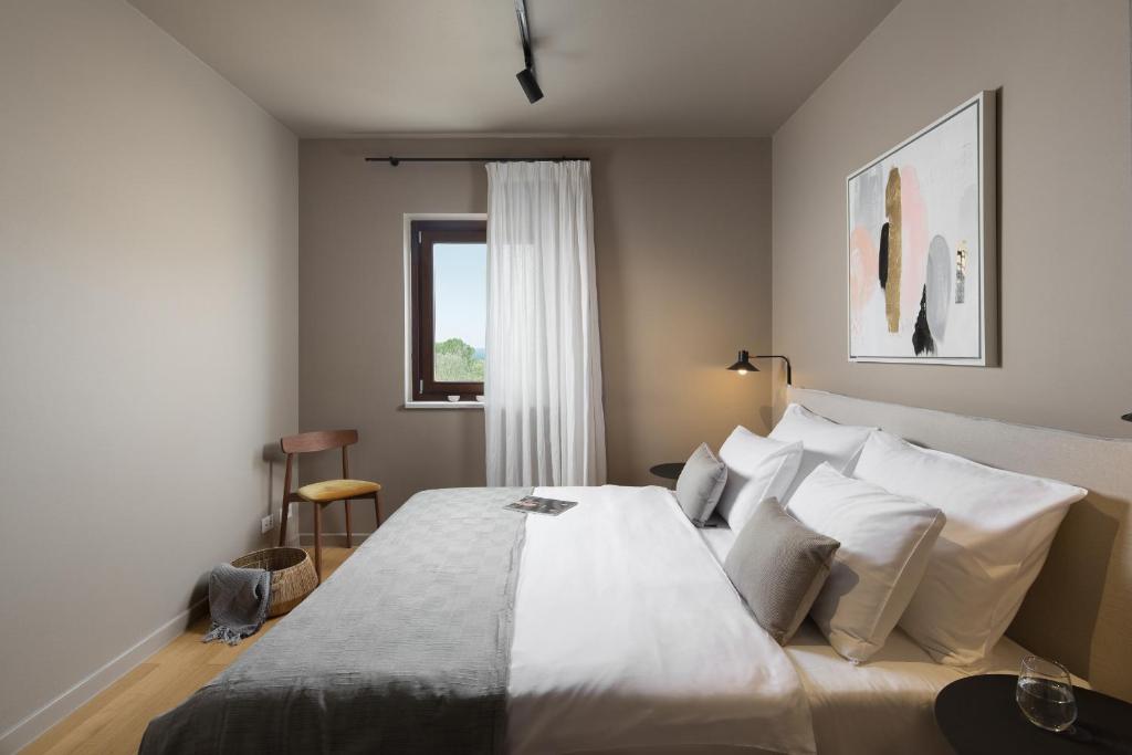 Posteľ alebo postele v izbe v ubytovaní Apartman Colmo s hidromasažnom kadom