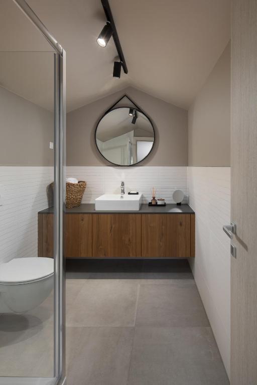 Kúpeľňa v ubytovaní Apartman Colmo s hidromasažnom kadom