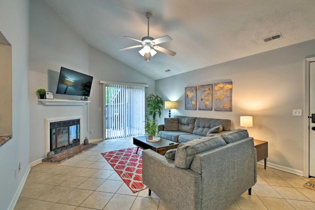 Gambar di galeri bagi Pet-Friendly Fayetteville Escape with Grill! di Fayetteville