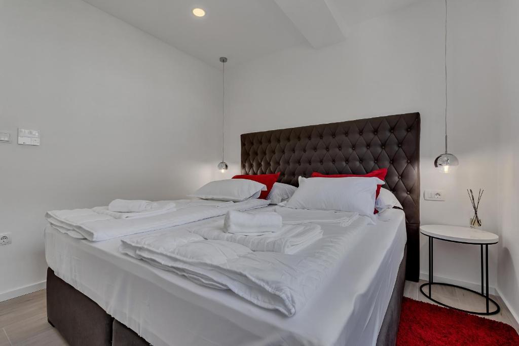 Postel nebo postele na pokoji v ubytování Laurus Makarska Accommodation