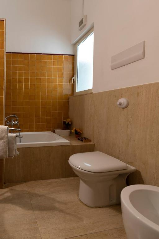 A bathroom at Ai Bastioni del Massimo