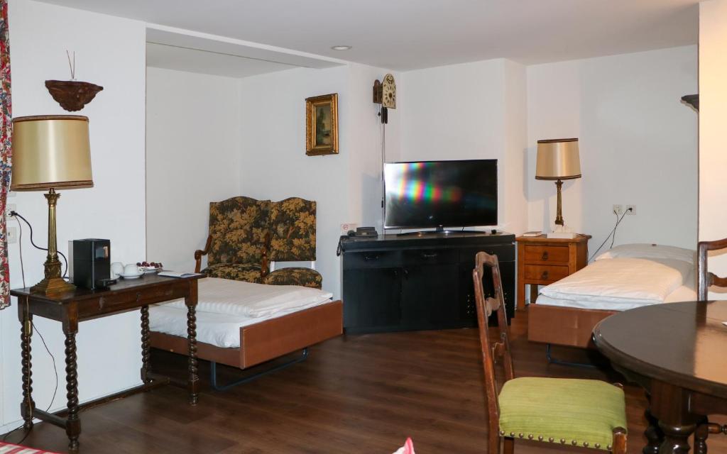 Postel nebo postele na pokoji v ubytování Hotel & Restaurant Sternen Köniz bei Bern