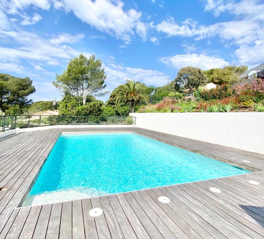 BOULOURIS 2 Chambres accès piscine