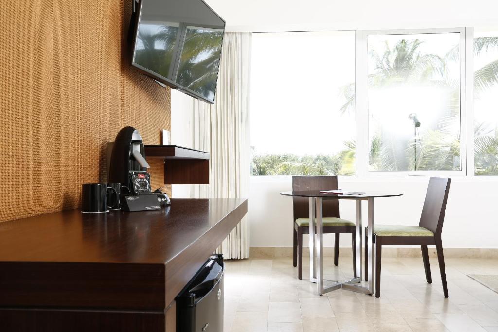 TV a/nebo společenská místnost v ubytování Presidente InterContinental Cancun Resort