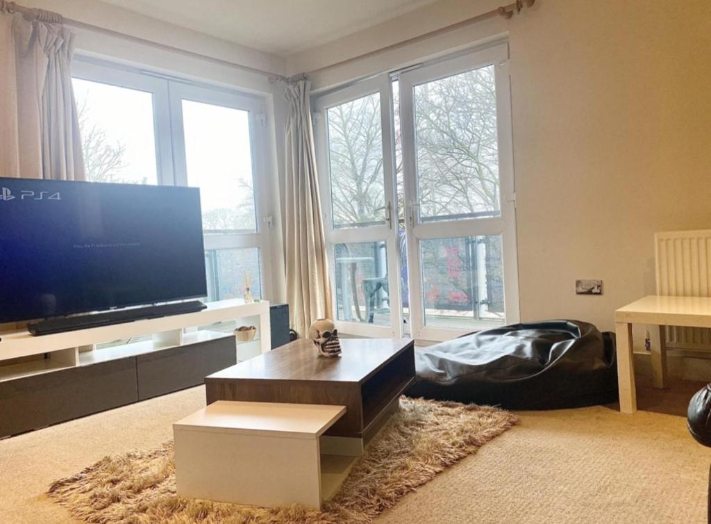 A television and/or entertainment centre at Remarkable 2-Bed Apartment in Cheltenham