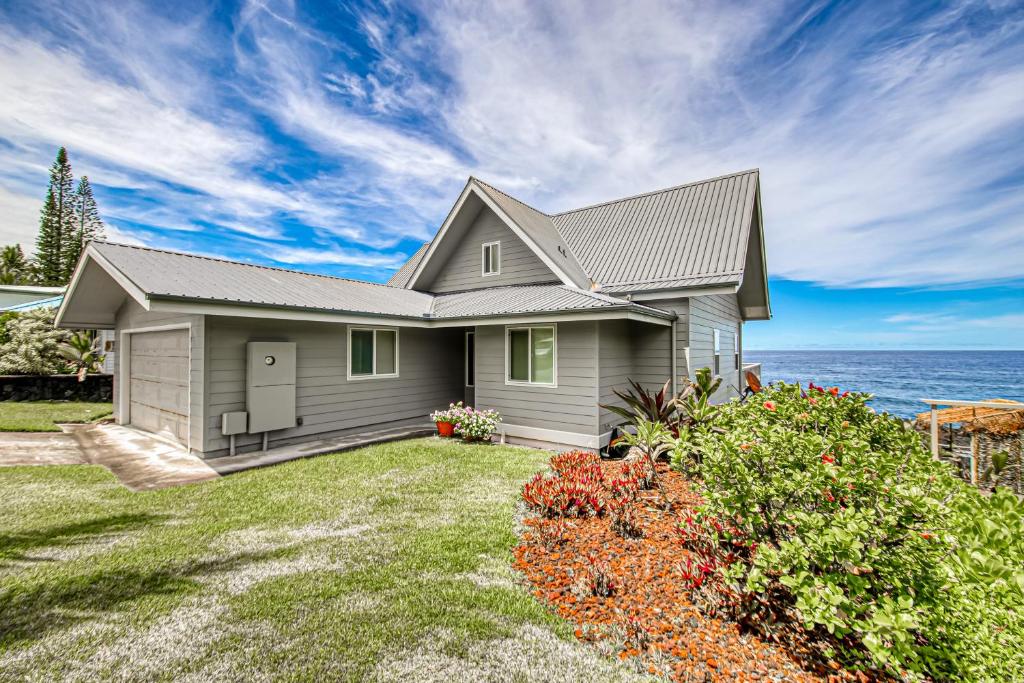a house with a view of the ocean at Hale Aikalani in Pahoa