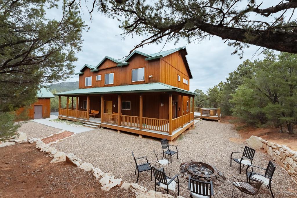 Zion Ponderosa Ranch Resort - 