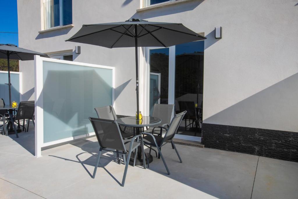 Patio nebo venkovní prostory v ubytování Hospedium Apartamentos Galitrips A Casa Da Reina