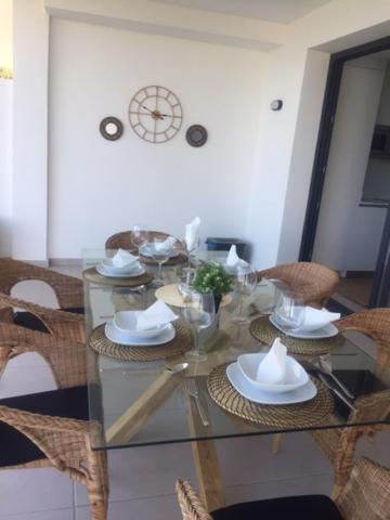 Posezení v ubytování COSTA DEL SOL MIJAS GOLF FIRST LINE-NEAR MARBELLA - STUNNING VIEWS - GROUND FLOOR PENTHOUSE APPARTEMENT - 3 BEDROOMS - BIG TERRAS AND GARDEN 2- 6 persons ONE PRICE! - COMPLETELY FURNISHED AND EQUIPT FOR AN UNFORGETABLE HOLIDAY AND GOLF MATCHES PLEASURES