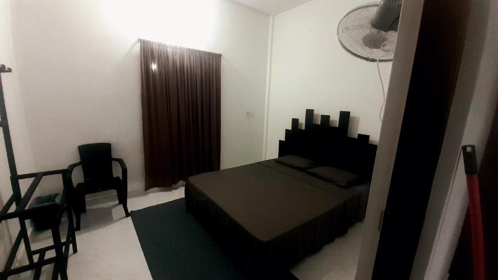 Postel nebo postele na pokoji v ubytování Airport Layover B&B