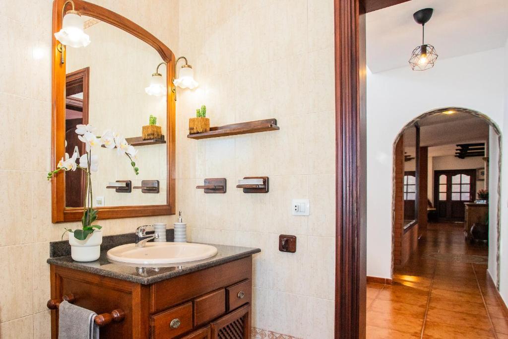Fotografie z fotogalerie ubytování Eslanzarote Acoruma House, Super Wifi, Heated Pool v destinaci Güime