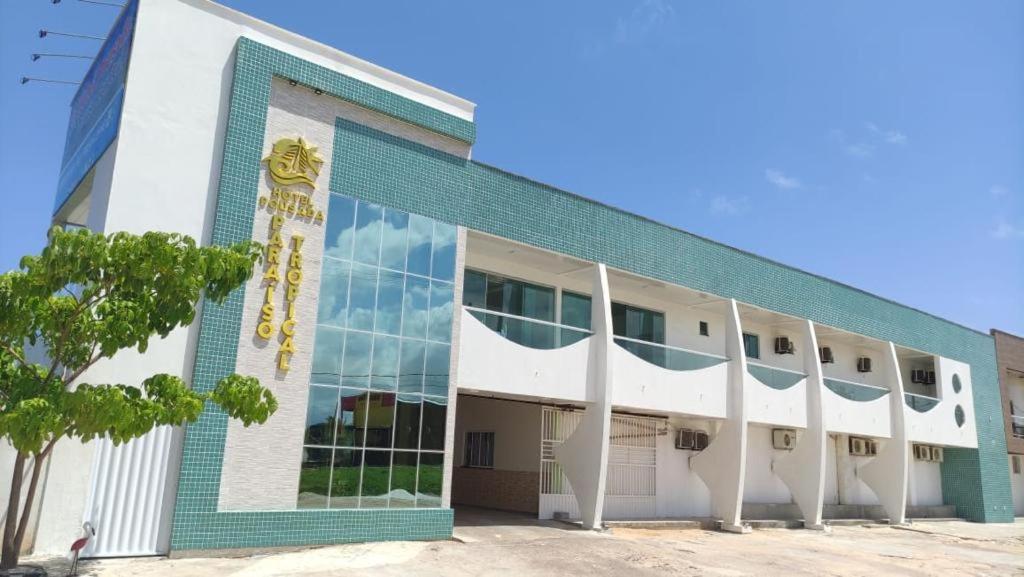 an exterior view of a building at Hotel Pousada Paraíso Tropical in Salinópolis