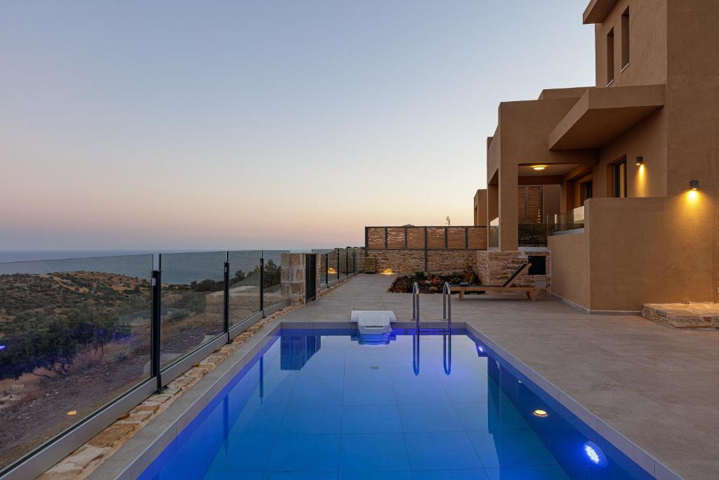 Bazén v ubytování Villa Zoe , south Crete , Triopetra nebo v jeho okolí