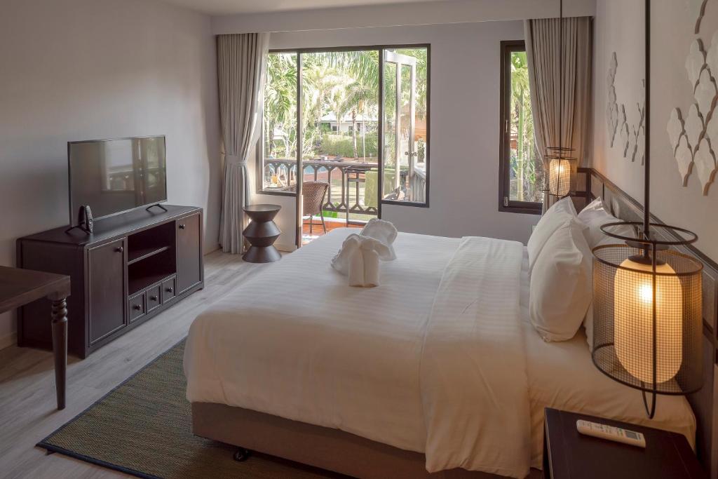 Postel nebo postele na pokoji v ubytování The Pe La Resort, Phuket - SHA Extra Plus