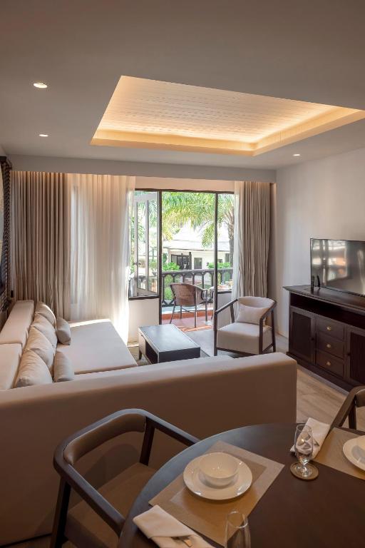 Posezení v ubytování The Pe La Resort, Phuket - SHA Extra Plus