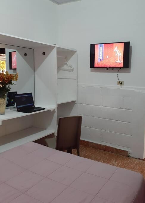 TV a/nebo společenská místnost v ubytování Apartamento Hogareño