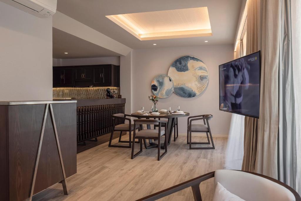 Posezení v ubytování The Pe La Resort, Phuket - SHA Extra Plus