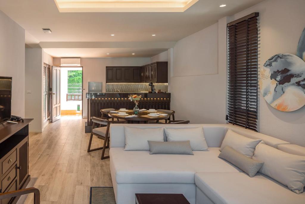 Posezení v ubytování The Pe La Resort, Phuket - SHA Extra Plus