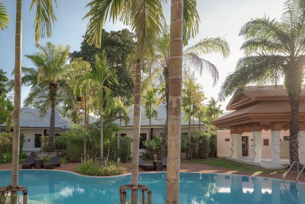Bazén v ubytování The Pe La Resort, Phuket - SHA Extra Plus nebo v jeho okolí