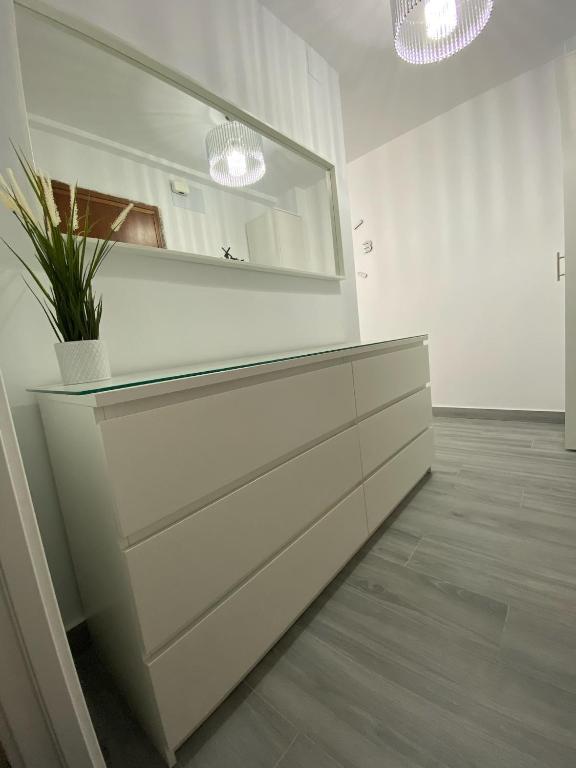 Molineros Victoria Beach - Three-Bedroom Apartment