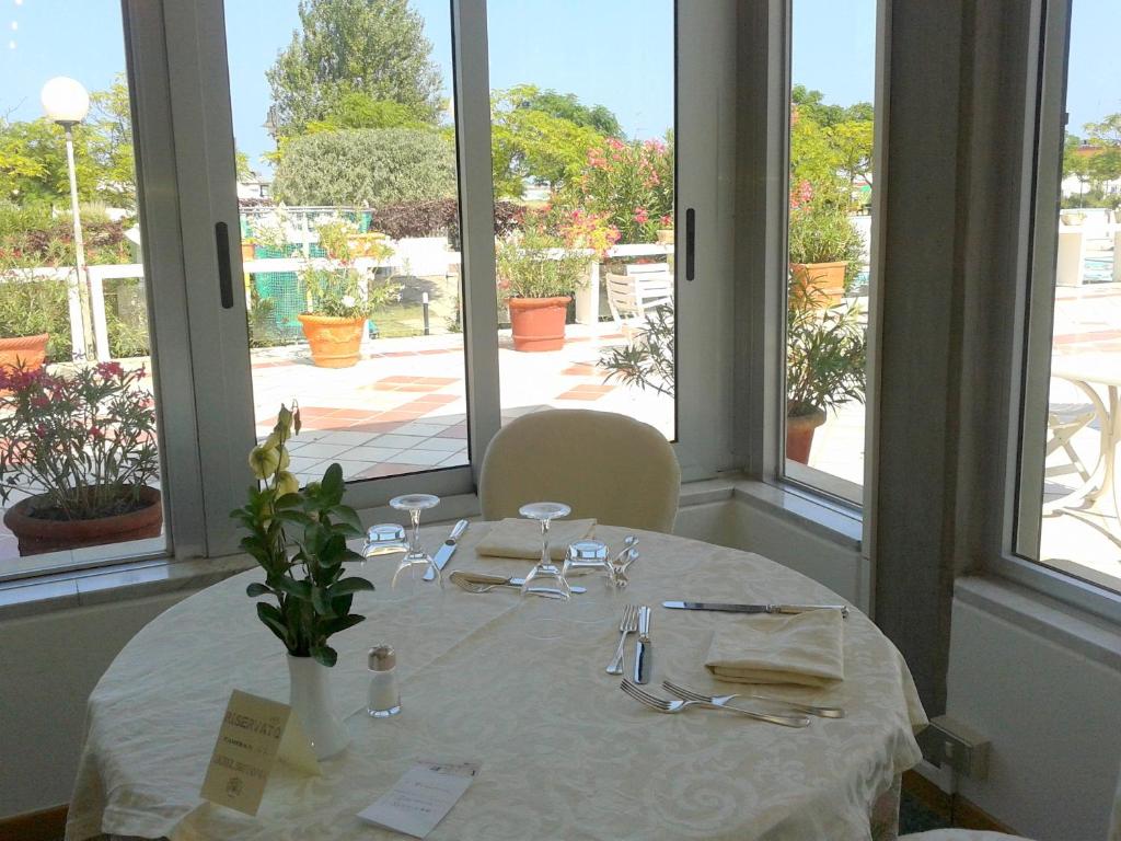 Restaurace v ubytování Hotel Britannia
