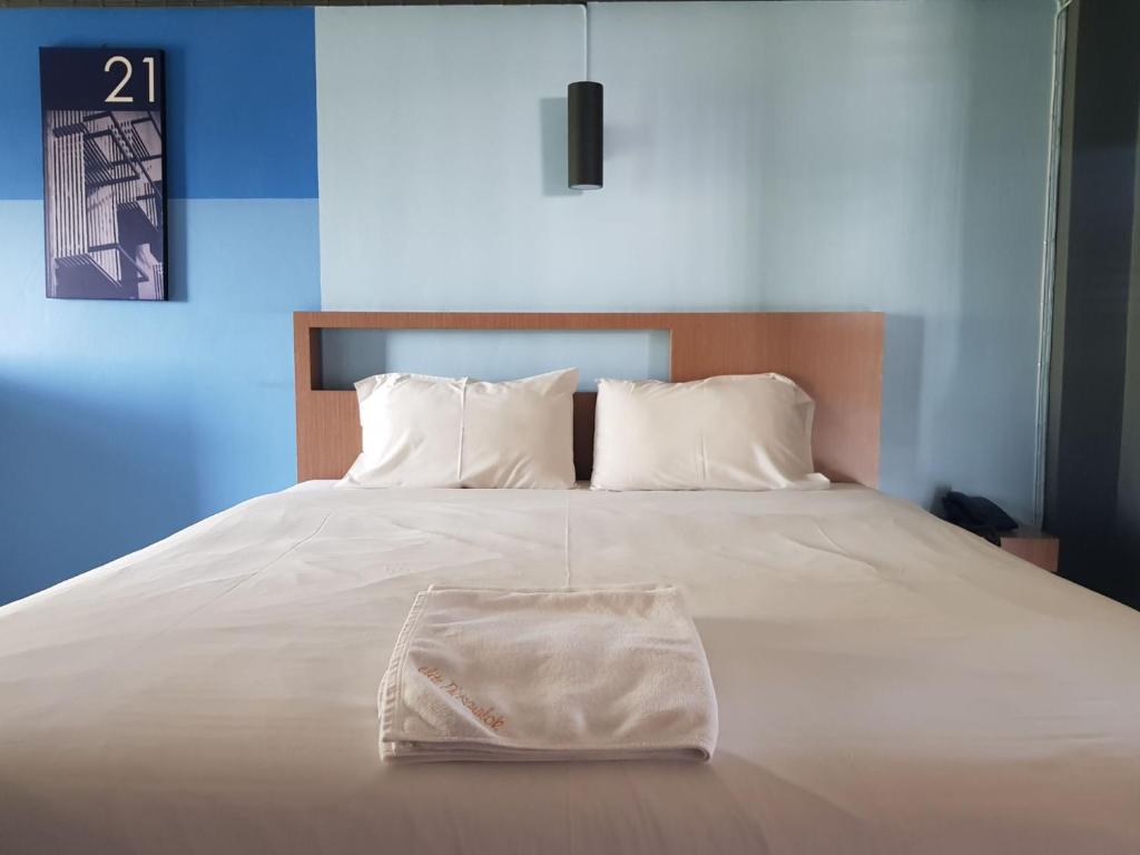 Postel nebo postele na pokoji v ubytování Elite Residence Phitsanulok SHA