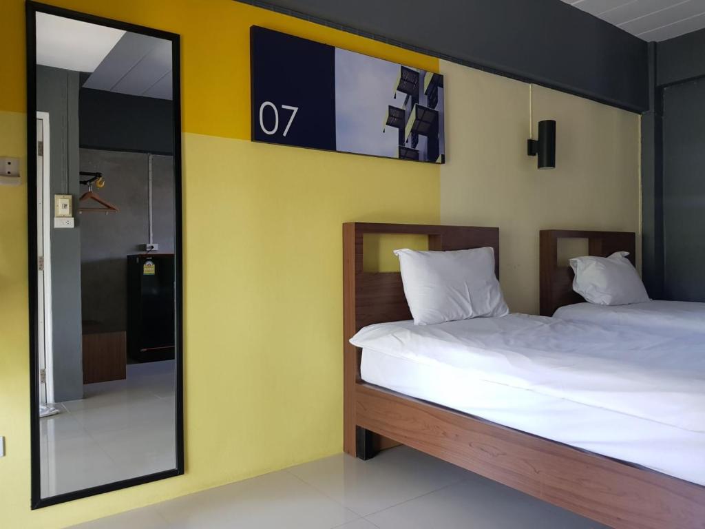 Postel nebo postele na pokoji v ubytování Elite Residence Phitsanulok SHA