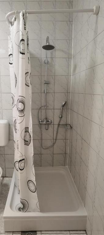 Zdjęcie z galerii obiektu IVAN B&B, 5 star SUPERIOR room, near the see and park w mieście Novigrad