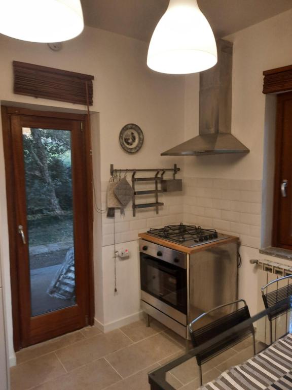 Kuchyňa alebo kuchynka v ubytovaní Casa Bella Vista Trevignano Romano