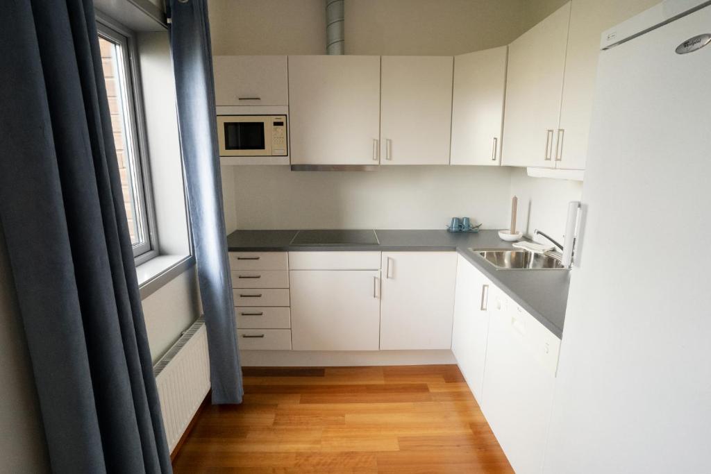 Kuchyň nebo kuchyňský kout v ubytování Bjugn Hotell
